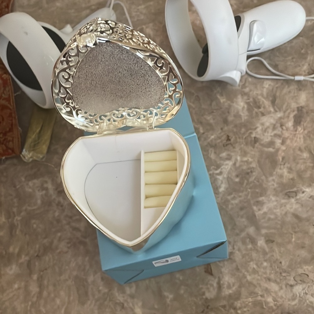 - Things remembered jewelry box - Picture 3 of 4